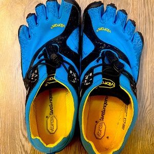Fivefingers toe shoes size 37 or 6.5